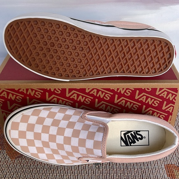 Vans WMNS Classic Slip-On
Color Theory Checkerboard Rose Smoke
VN000BVZBQL
Snkrs - Picture 3 of 16